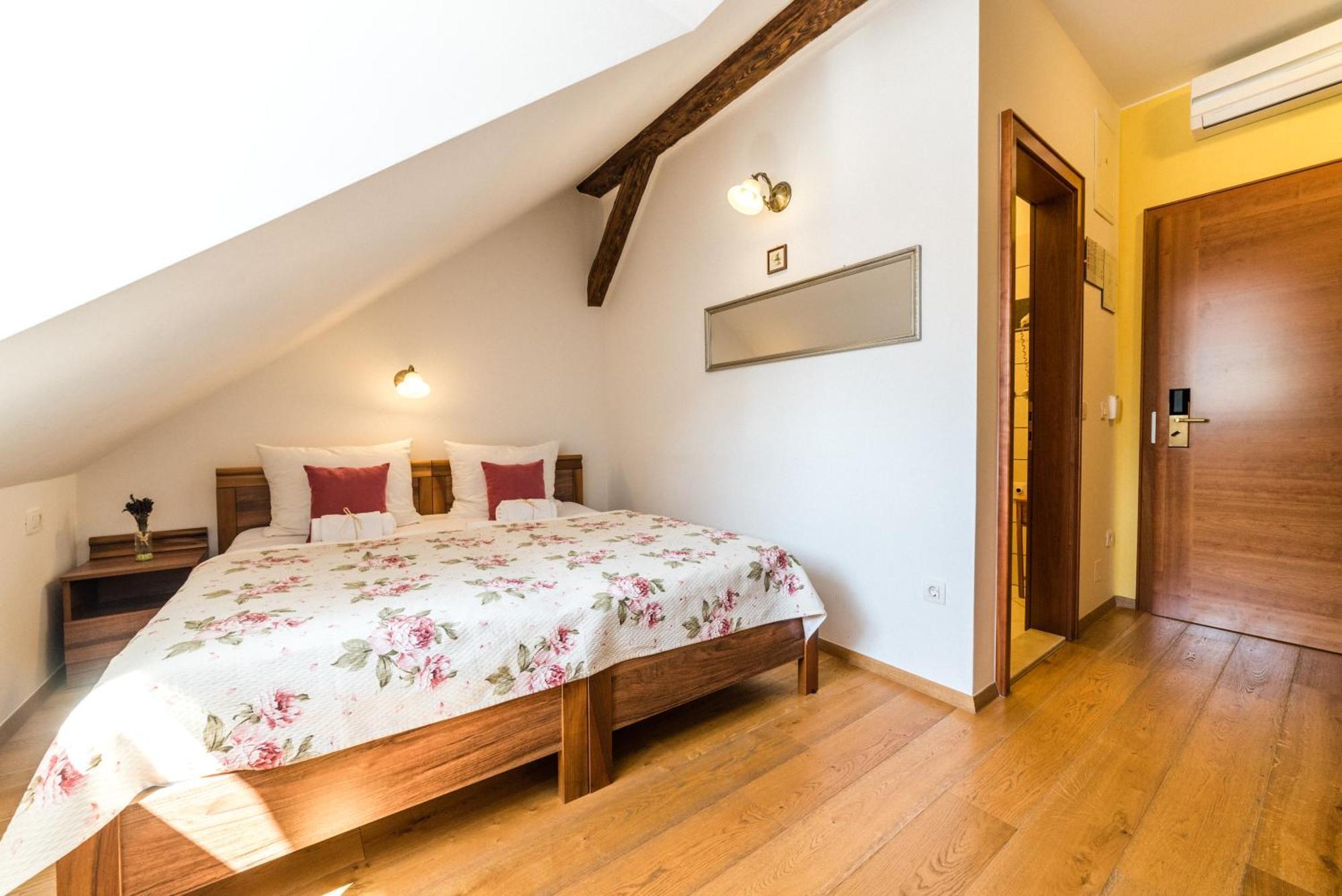 Guesthouse Bistra Vrhnika Buitenkant foto